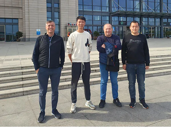 توفر TECH-LONG للهنام رقم واحد في فيتنام أول آلة تعبئة دافئة بقدرة 36000BPH للمياه والمشروبات الغازية